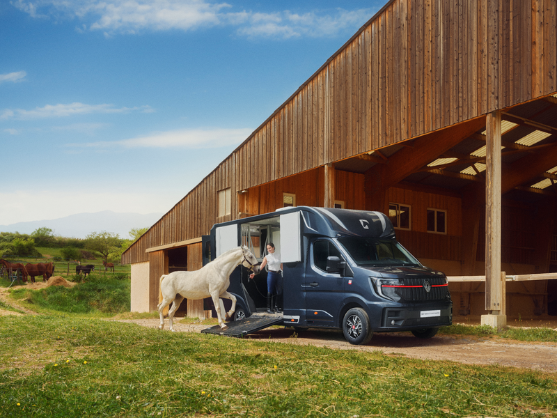 Renault Trucks Master transformé en van à chevaux